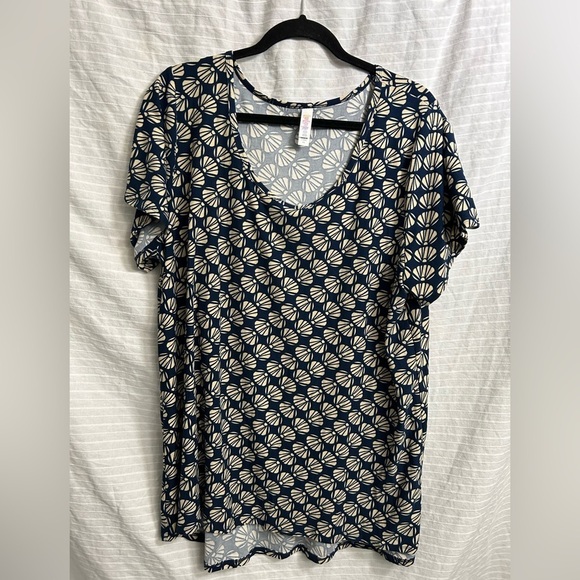 Lularoe Classic T Shirt Large Clam Shells Soft Navy Blue Legging Material Sz 3XL - Picture 1 of 6